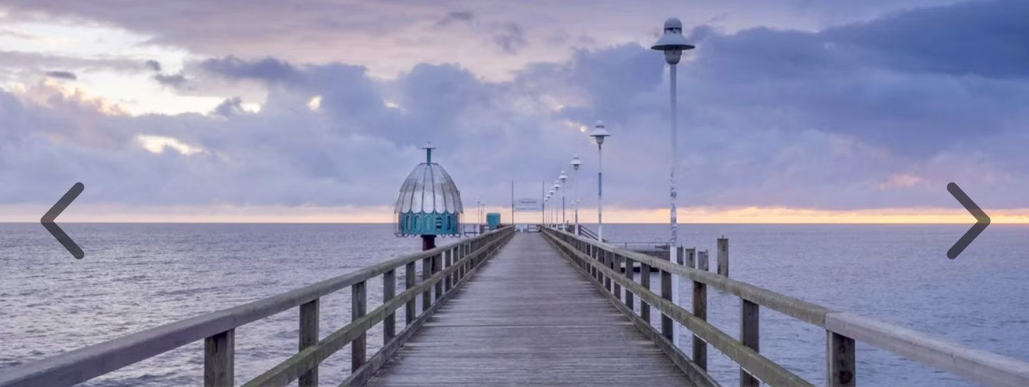 Seebrücke Zinnowitz in violettes Abendlicht getaucht.