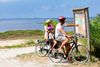 tolle Radwanderunge entlag der Seen, durch die schöne Landschaft. Auch bestens für Familien geeignet. | © goodluz - stock.adobe.com