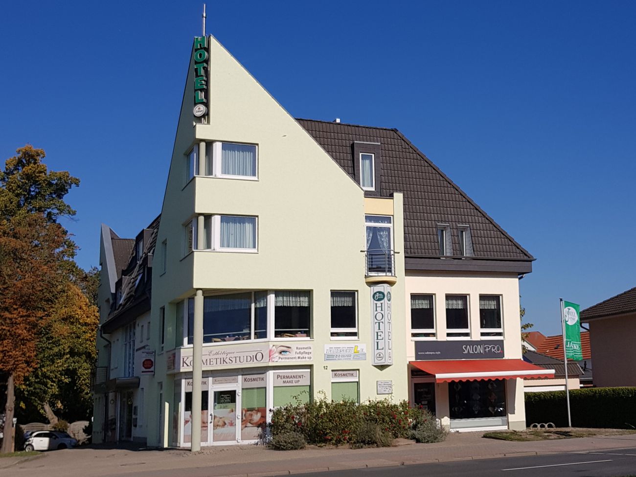 Außenansicht des Hotels Jahnke in Neubrandenburg