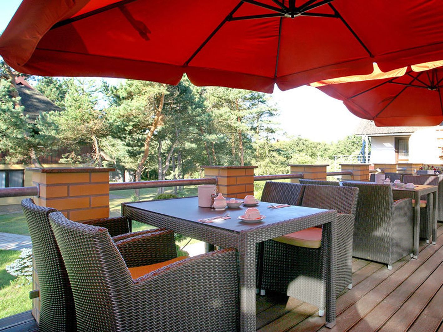 Terrasse mit Sonnenschirm