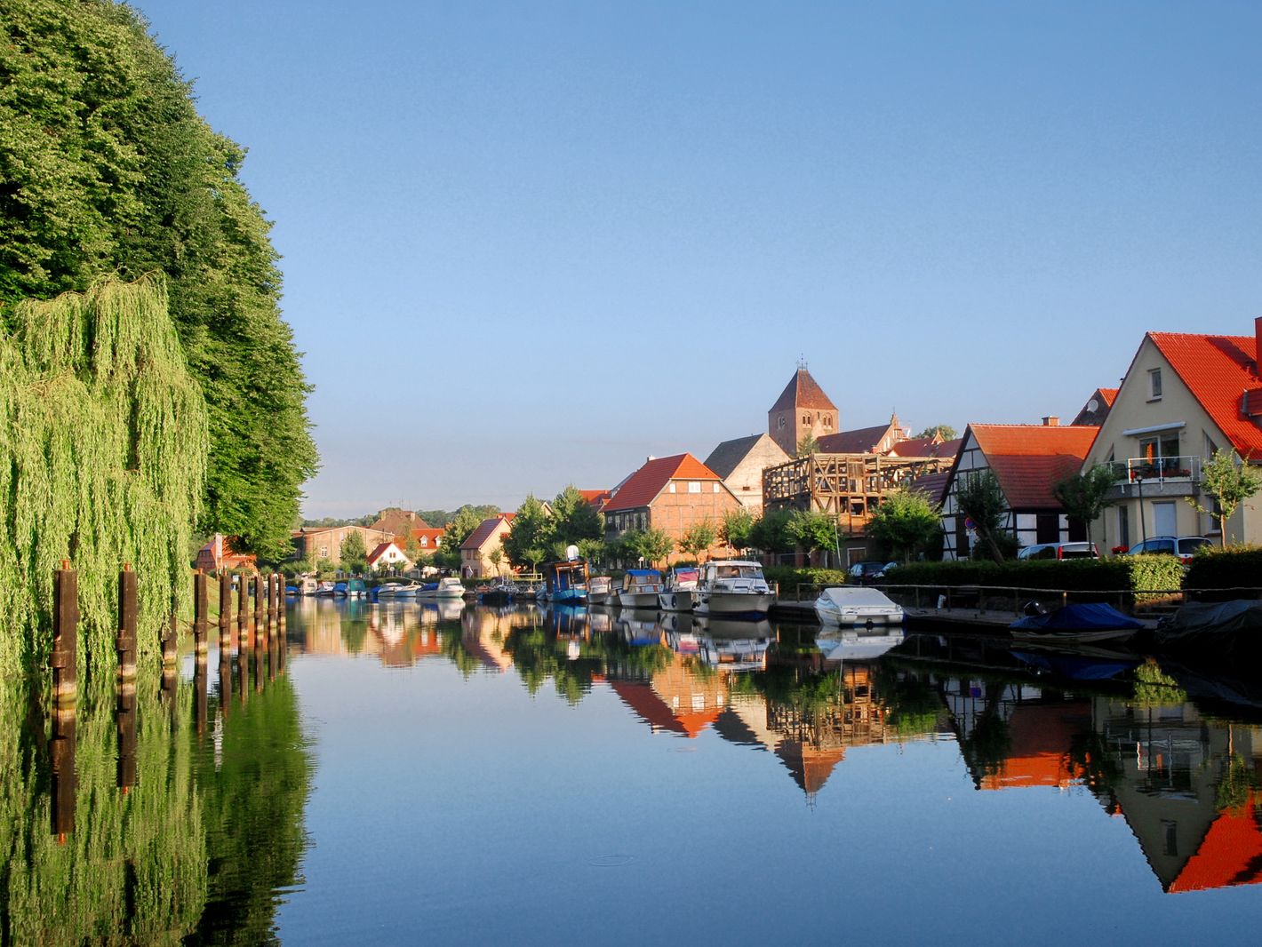 Müritz-Elde-Kanal  idyllischer Stadtblick | © fujipe - stock.adobe.com