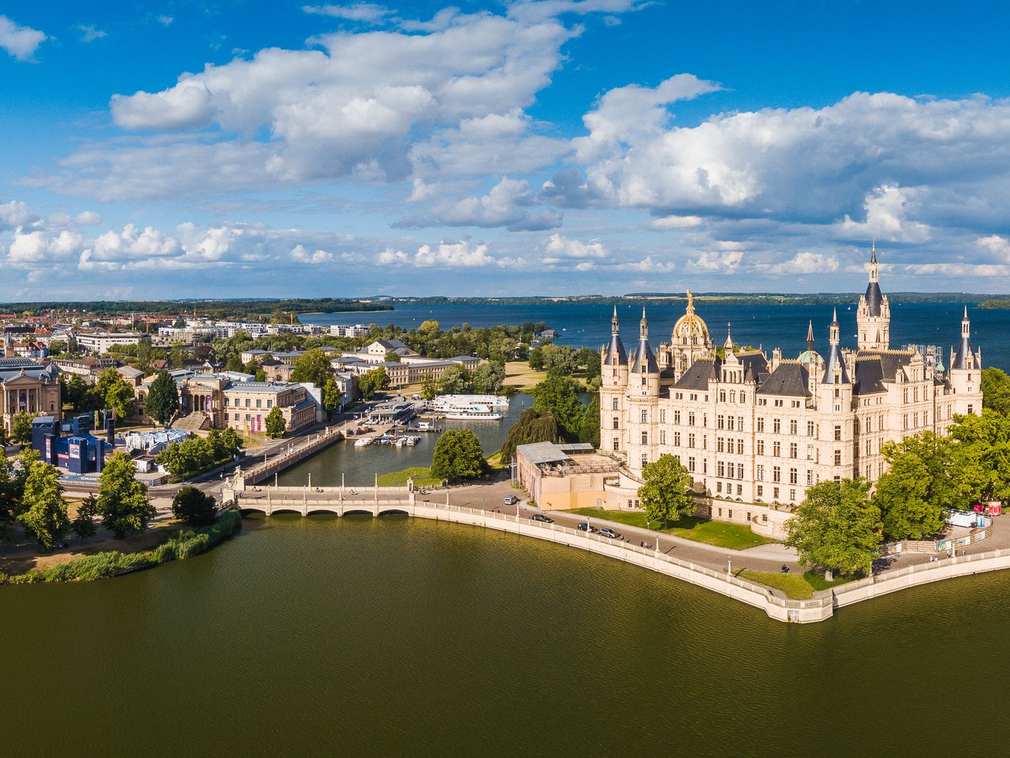 Schweriner Schloss, Alter Garten  mit Theater und Museum | SEB - www.sebfoto.de 