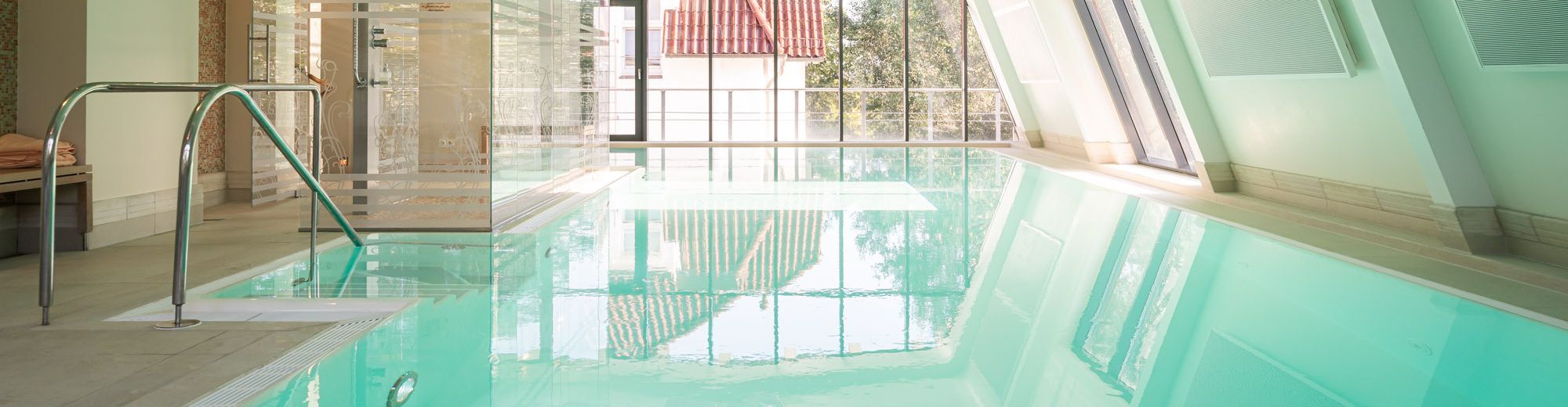 Indoor Pool über den Dächern von Kühlungsborn