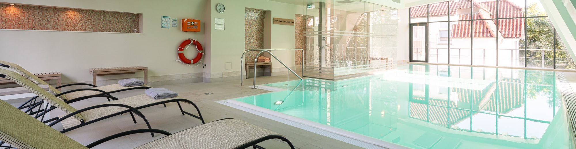 Indoor Pool über den Dächern von Kühlungsborn