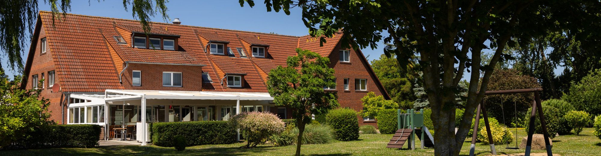 Wintergarten und Terrasse eines Hotelrestaurants