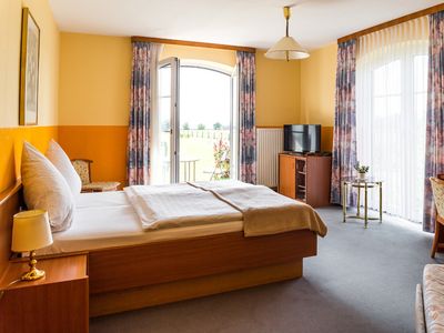 modern eingerichtes Doppelzimmer