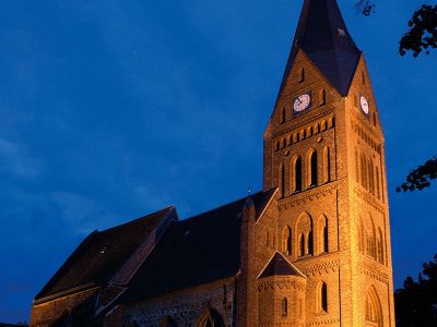 St.-Bartholomäus-Kirche am Abend | © Stadt Ribnitz-Damgarten