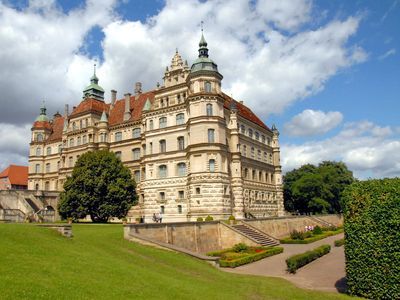 Schloss mit Schlosspark | © nmann77 - stock.adobe.com