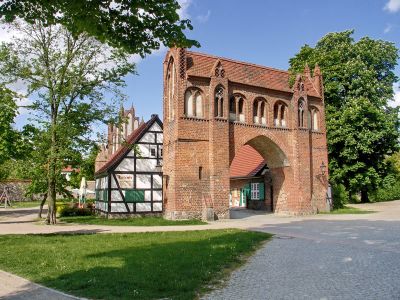 Friedländer Tor in Neubrandenburg | © Neppomuk  - stock.adobe.com 