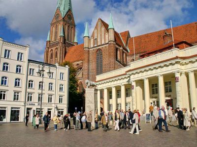 Schweriner Marktplatz mit Dom | © holger.l.berlin - stock.adobe.com