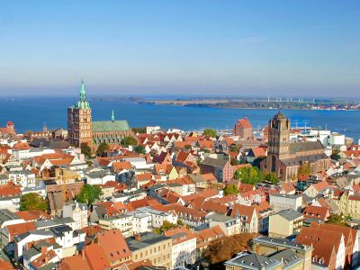 Stralsund mit der Sankt-Nikolai-Kirche | © Manuel Schönfeld - stock.adobe.com