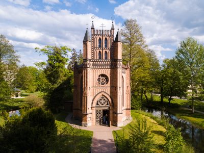 Katholische Kirche im Schlosspark Ludwigslust | © SEB - www.sebfoto.de - stock.adobe.com