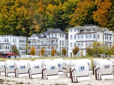 Strandkörbe im Herbst in Binz auf Rügen | © Ralf Gosch - stock.adobe.com