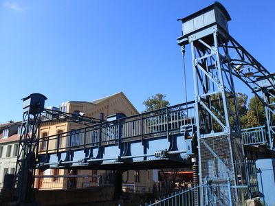 Plauer Hubbrücke in Aktion | © holger.l.berlin - stock.adobe.com
