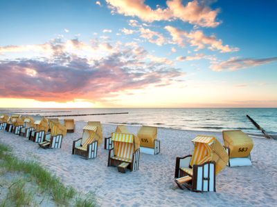 Sonnenuntergang am Strand | © Jenny Sturm - stock.adobe.com