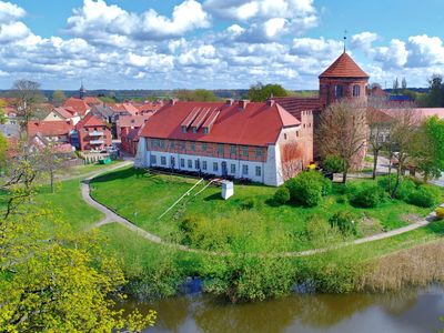 Luftaufnahme Burg Neustadt Glewe | © reindesign-sn - stock.adobe.com