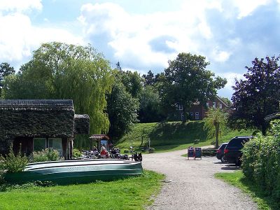Bootsverleih und Imbiss an der Uferpromenade