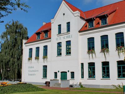 Alte Schule - Bibliothek, Schaudruckerei & Heimatstube | Touristinformation Krakow am See