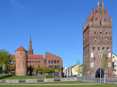 Luisenplatz mit Pulverturm & Stadttor | © Hansestadt Demmin