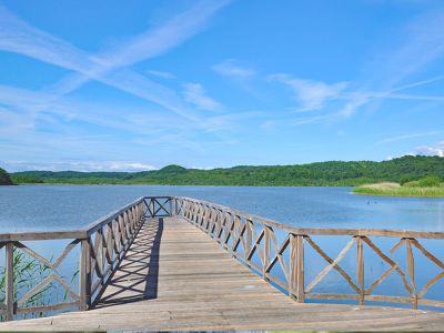 Schmachter See mit Promenade und Park der Sinne