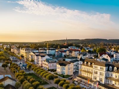 Luftbild Ahlbecker Strand mit Seebrücke und Promenade | ©  motivthueringen8 - stock.adobe.com