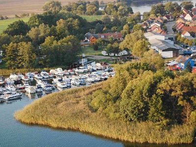 Floßverleih im Yachthafen Priepert