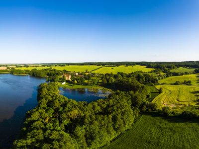 Schloss Ulrichshusen am Ulrichshuser See | © David Brown - stock.adobe.com
