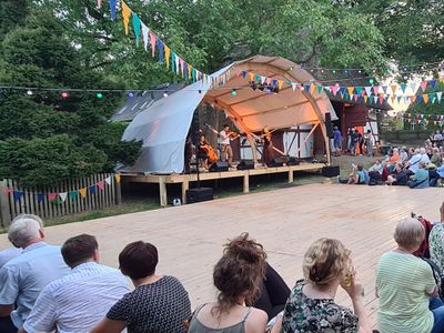 Windros-Festival - traditionelle Musik, Weltmusik und Tanz im idyllischen Museumsdorf Mueß | © Fred-Ingo Pahl