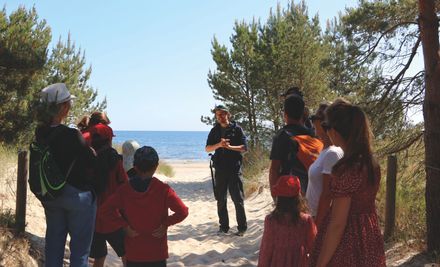TIPP FÜR FAMILIEN: Strandentdecker in Karlshagen | © Strandführung_Gruppe 2.JPG