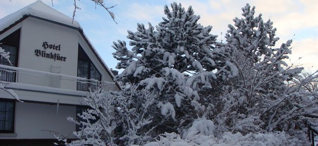 Hotel Blinkfüer - Winteransicht mit viel Schnee