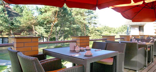 Terrasse mit Sonnenschirm