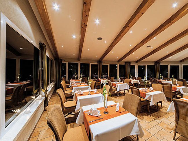Restaurant mit Wintergarten im Seehotel Heidehof