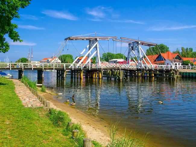 Fischerdorf Wieck & Wiecker Holzklappbrücke