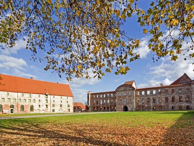 Kloster- und Schlossanlage Dargun | Bergringfoto - stock.adobe.com