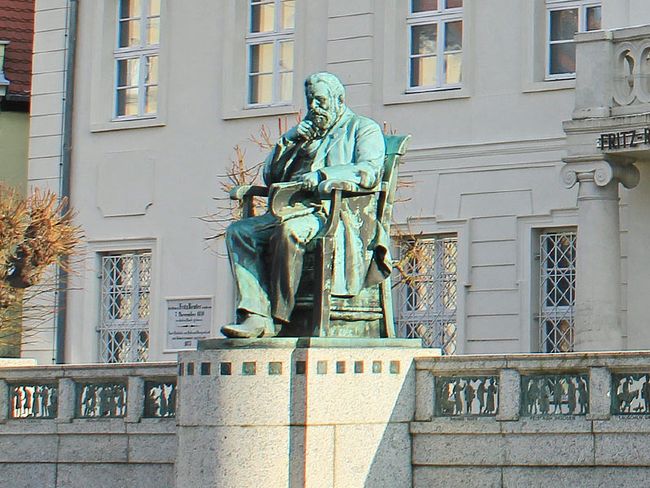 Fritz-Reuter-Denkmal | Udo Kruse - stock.adobe.com