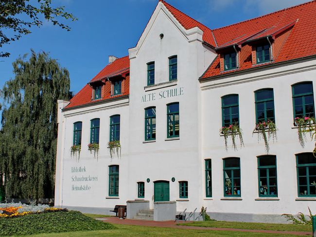 Alte Schule - Bibliothek, Schaudruckerei & Heimatstube | Touristinformation Krakow am See