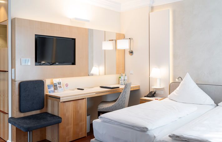 Doppelzimmer der Ausstattungslinie Ahornholz.