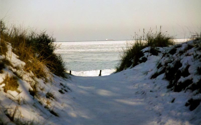 Strandzugang im Winter
