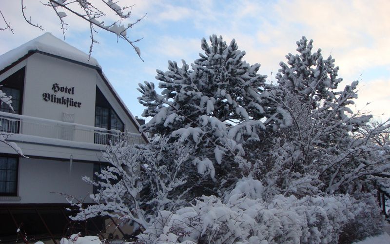 Hotel Blinkfüer - Winteransicht mit viel Schnee
