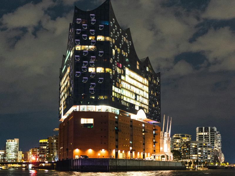 Elbphilharmonie bei Nacht | © Nici Gottstein
