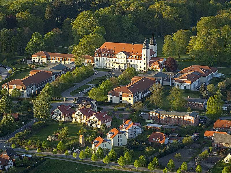 Luftbild vom Schlosshotel in Göhren-Lebbin