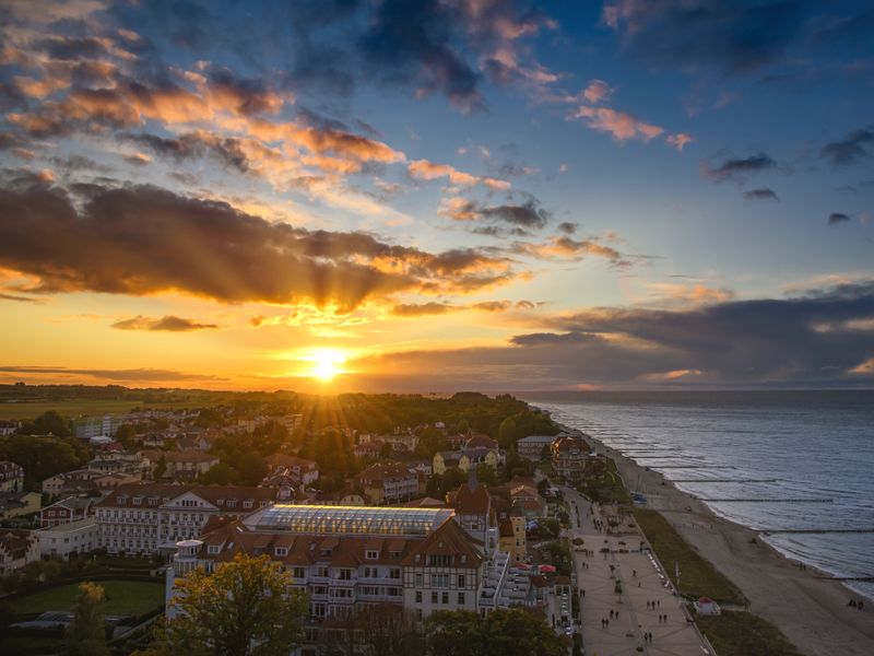 Strand und Promenade in Kühlungsborn | ©  AS-Fotoart - stock.adobe.com