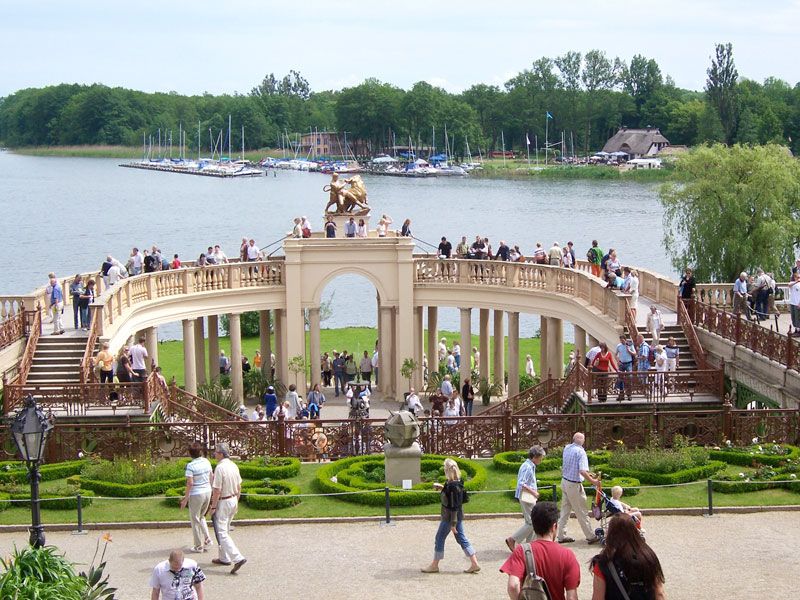 Schweriner Schloss- und Burggarten mit Orangerie