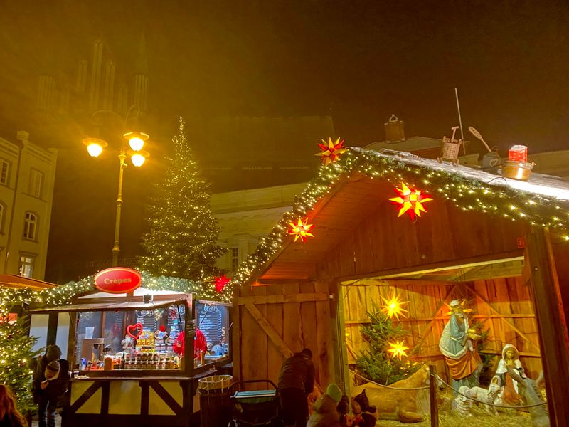 Schweriner Weihnachtsmarkt  - Krippe auf dem Marktplatz | © mvp.de