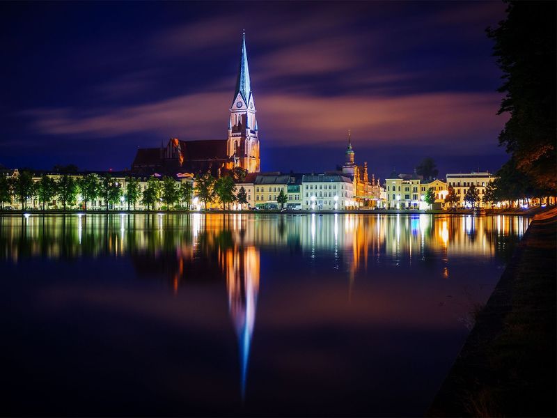 Schweriner Dom bei Nacht | © Fotonerd -  pixabay