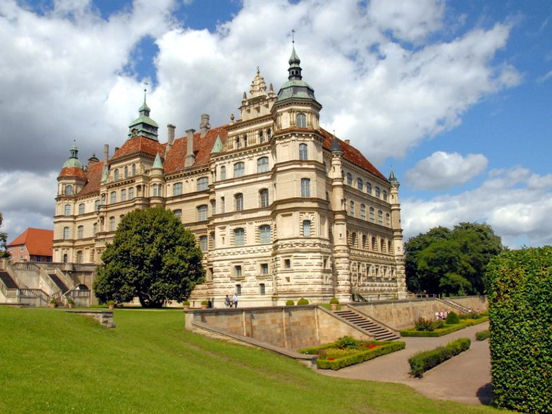 Schloss mit Schlosspark | © nmann77 - stock.adobe.com