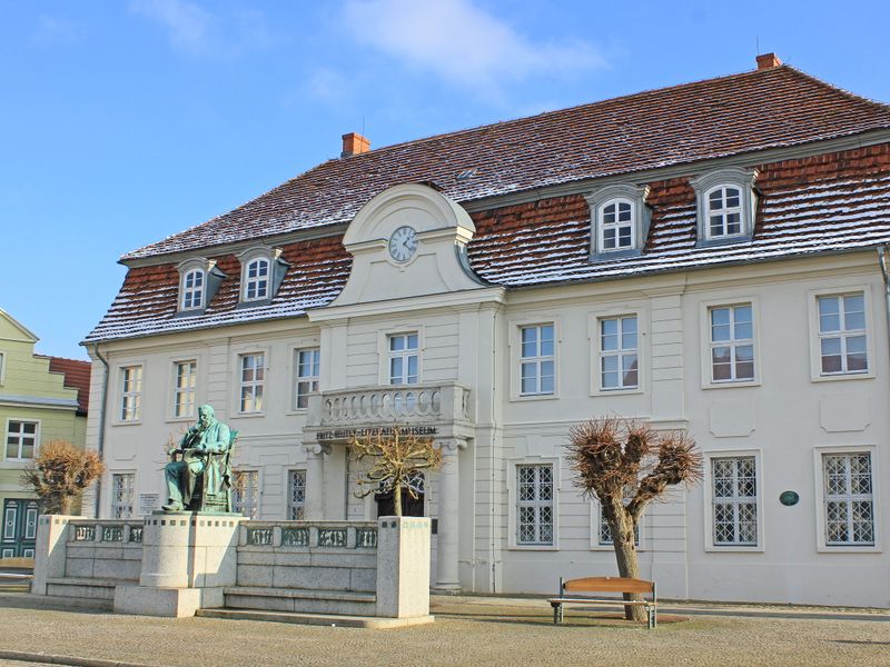 Fritz-Reuter Literaturmuseum & Denkmal  | © Udo Kruse - stock.adobe.com