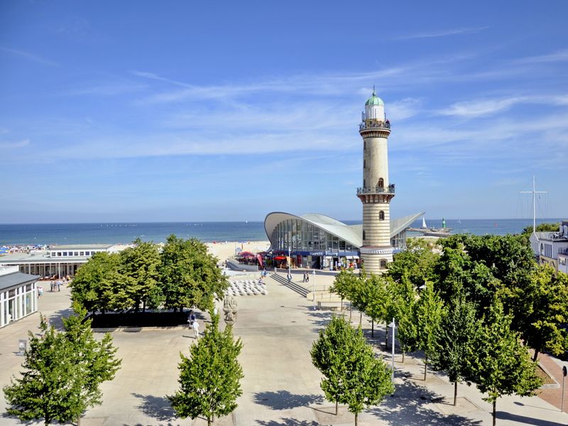 Warnemünde Alter historischer Leuchtturm | © steschum - stock.adobe.com
