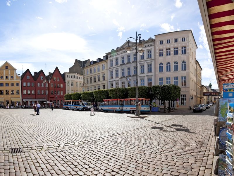 Schwerin Marktplatz Panorama | ©  Fulcanelli  - stock.adobe.com