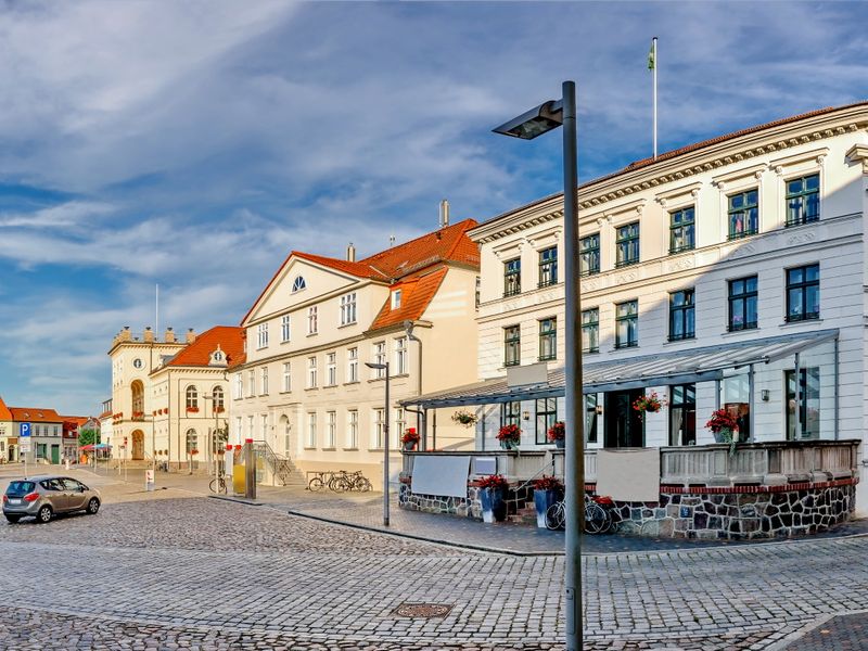 Marktplatz mit athaus | ©  ebenart - stock.adobe.com